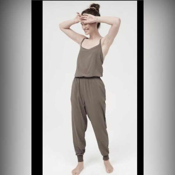 Offline by Aerie nylon gray slate strappy jogger jumpsuit size large brand new - Picture 1 of 9
